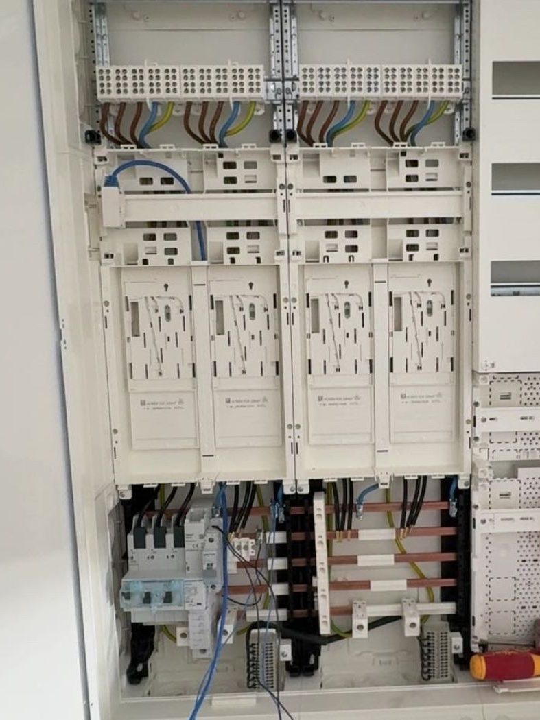Neu aufgebauter Zählerschrank bei einer Sanierung